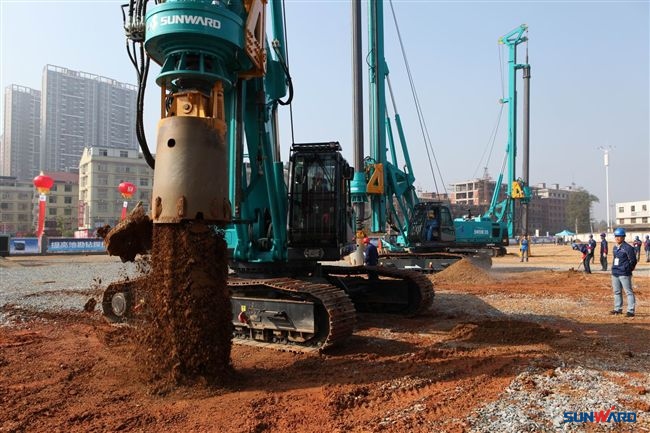 全国首届地勘钻探职业技能大赛决赛举行 米兰在线登录-米兰(中国)
智能旋挖钻赛场展风采