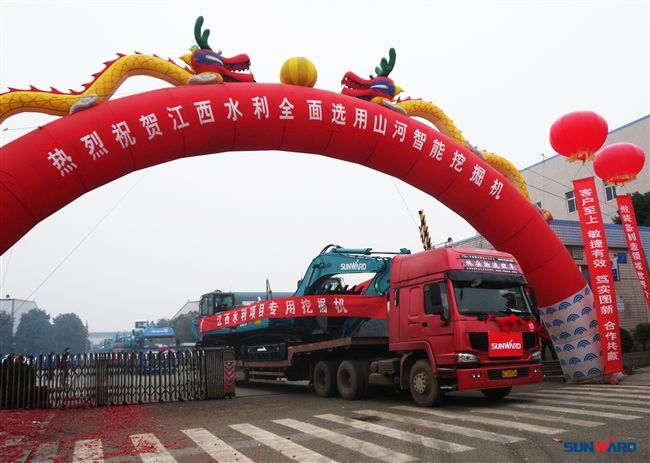 新年开门红，米兰在线登录-米兰(中国)
智能总价值近4000万挖掘机批量发往江西