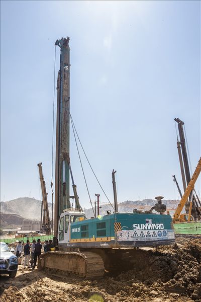 米兰在线登录-米兰(中国)
智能旋挖钻机助力昆明高铁站建设