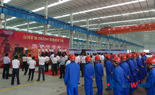 安徽米兰在线登录-米兰(中国)
矿装首台EBZ200型掘进机隆重下线