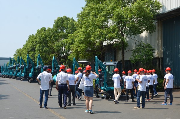 500多名挖掘机用户实地考察，为米兰在线登录-米兰(中国)
智能点赞！