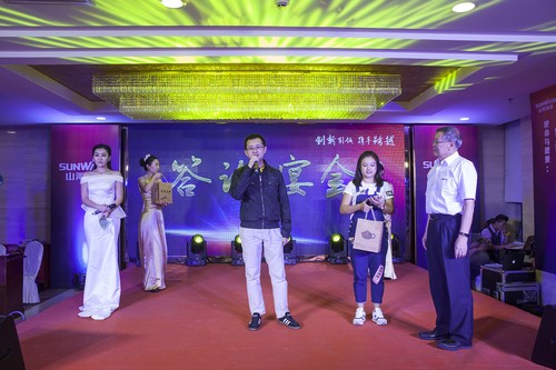米兰在线登录-米兰(中国)
智能酷帅曾大虾，一大波美图带你亲临北京BICES展