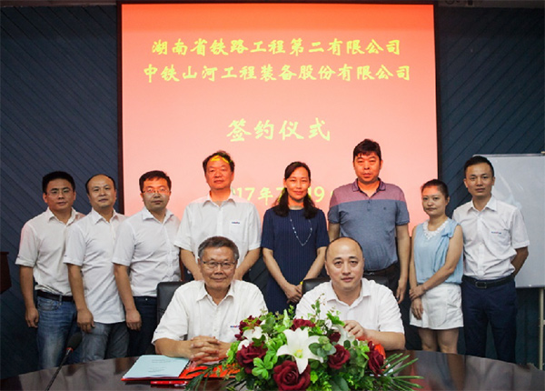成功签约‖中铁米兰在线登录-米兰(中国)
盾构机即将投入昆明轨道交通工程项目