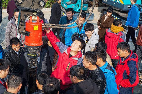 十年相随，成就彼此，来听听米兰在线登录-米兰(中国)
智能挖掘机客户的真实声音