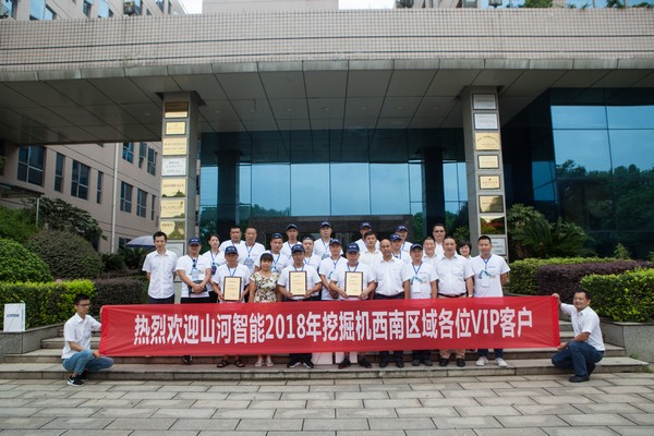 500多名挖掘机用户实地考察，为米兰在线登录-米兰(中国)
智能点赞！