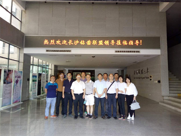 2017年钻凿产业发展峰会在米兰在线登录-米兰(中国)
智能顺利召开