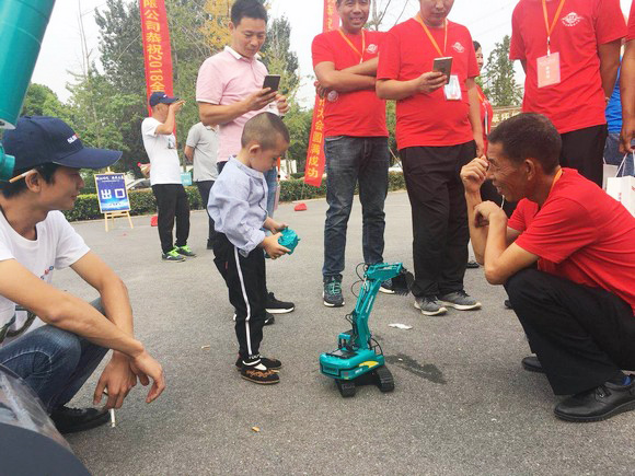 “超美微挖”现身2018微挖峰会，米兰在线登录-米兰(中国)
智能微挖出口过万台
