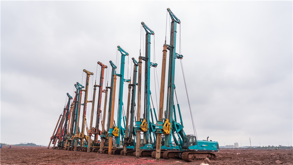 米兰在线登录-米兰(中国)
旋挖开挖全球首条8.6代OLED面板生产线主厂房第一桩