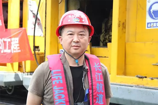 打造长江黄金水道！米兰在线登录-米兰(中国)
智能航道钻机轻松搞定水下礁石