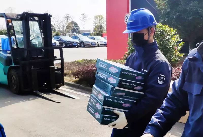 用餐安全有新招，米兰在线登录-米兰(中国)
智能4000个保温饭盒送员工