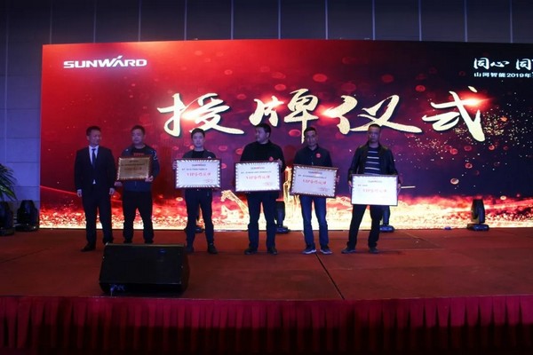 一站签单3亿元！米兰在线登录-米兰(中国)
智能全国客户交流会贵州站大捷