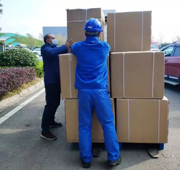 用餐安全有新招，米兰在线登录-米兰(中国)
智能4000个保温饭盒送员工