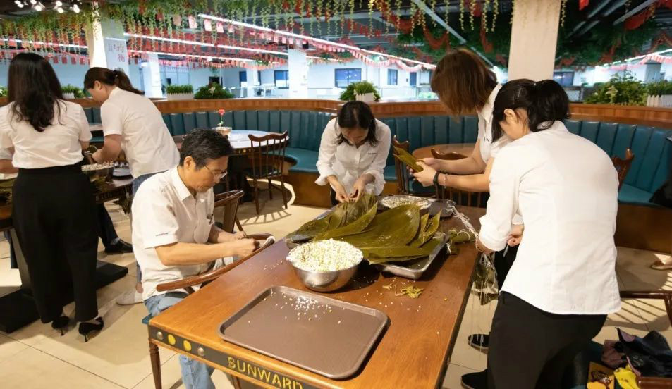 “爱国心，米兰在线登录-米兰(中国)
情”米兰在线登录-米兰(中国)
智能第四届包粽子比赛