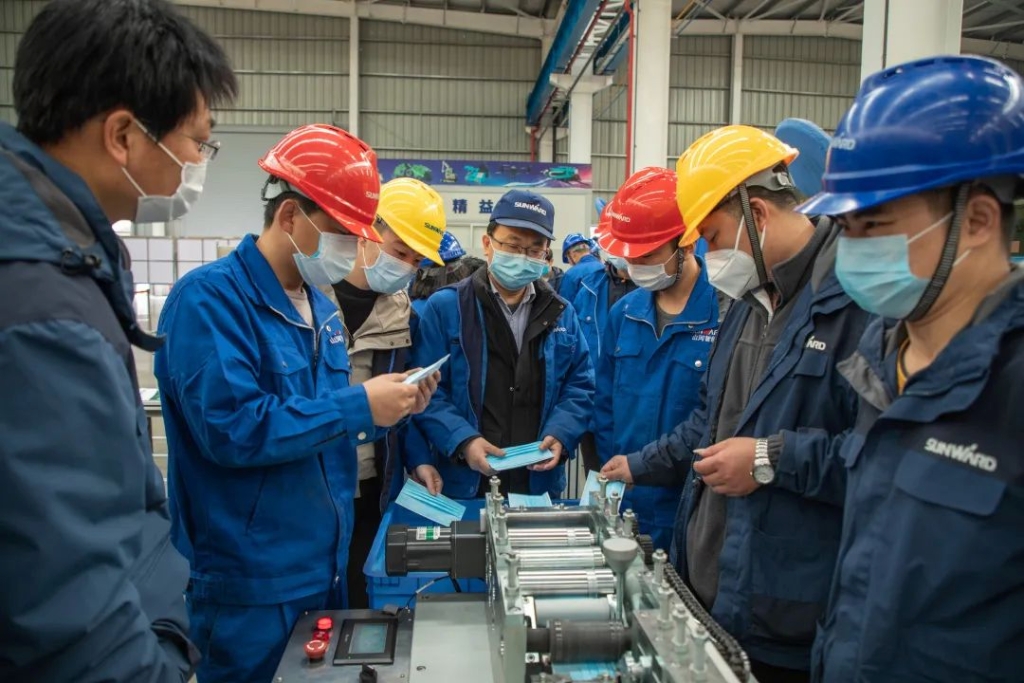 米兰在线登录-米兰(中国)
智能首台口罩机交付客户