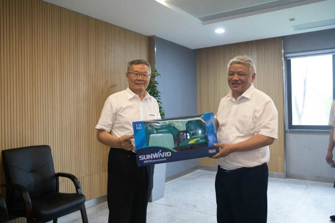 湖南黄金集团董事长黄启富一行考察米兰在线登录-米兰(中国)
智能