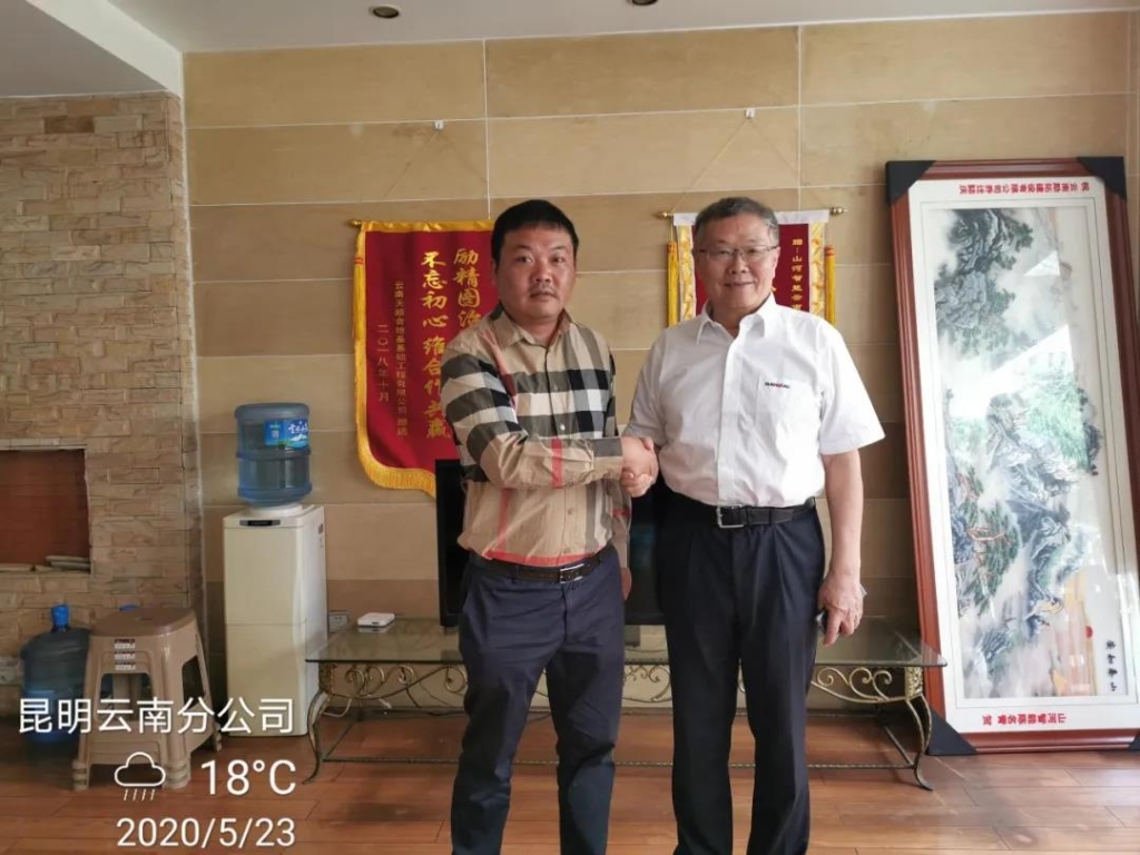 董事长何清华视察米兰在线登录-米兰(中国)
智能基础装备事业部云南分公司