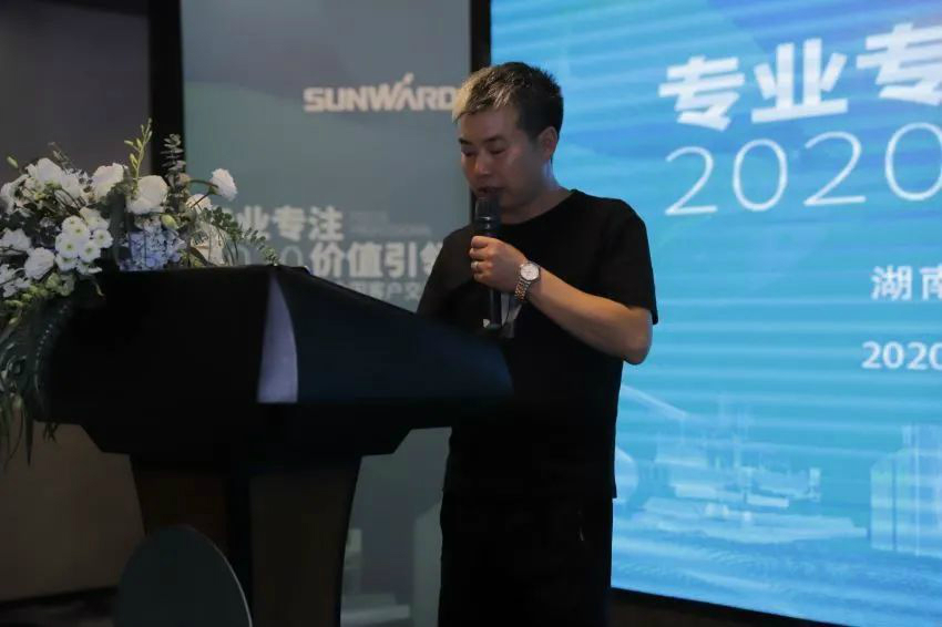 专业专注，价值引领 米兰在线登录-米兰(中国)
智能全球客户交流会 • 怀化站圆满举行