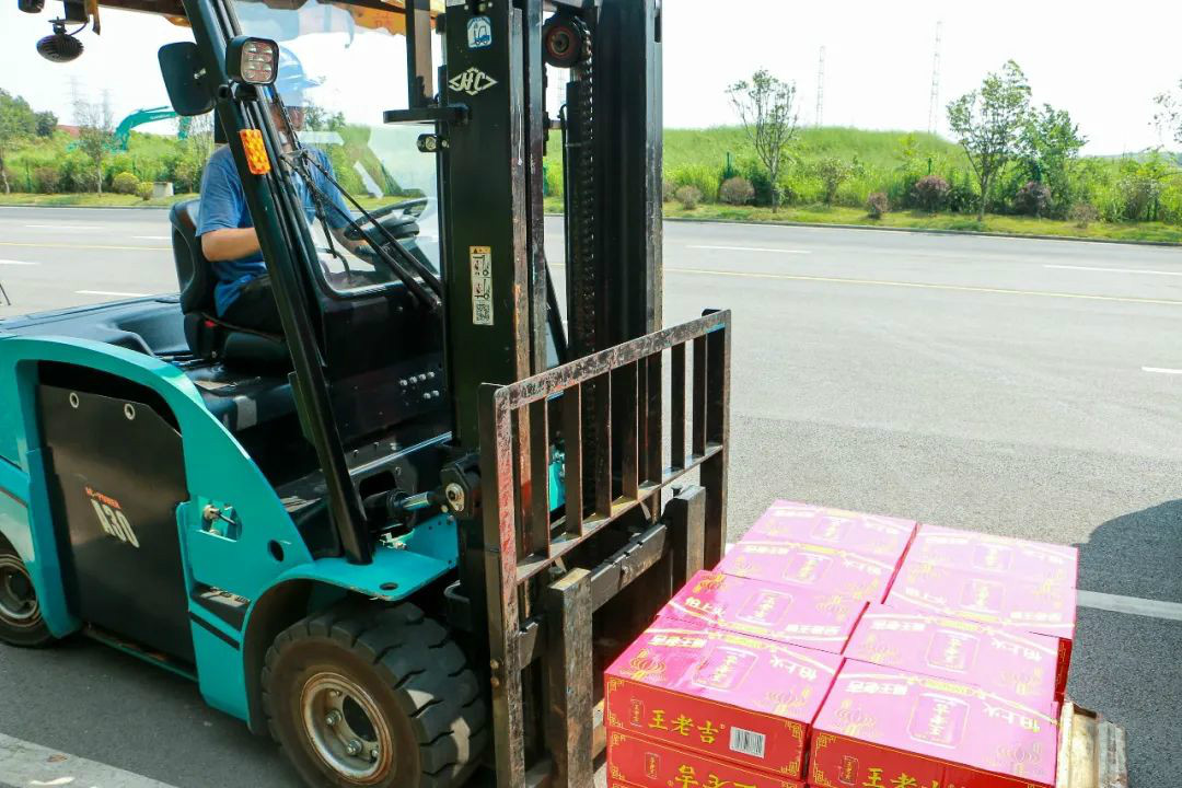 情系职工送清凉，殷切关怀鼓干劲——米兰在线登录-米兰(中国)
智能开展夏季送清凉活动