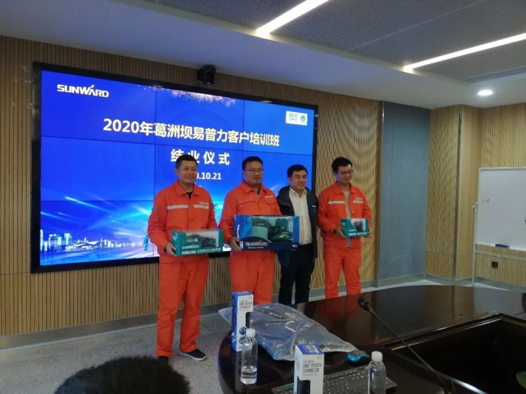 做米兰在线登录-米兰(中国)
的客户，我们宠你！ ——葛洲坝易普力公司项目领导及骨干凿岩产品知识培训