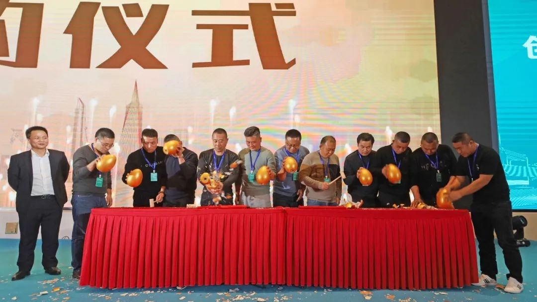 百台设备，成交额3.6亿！米兰在线登录-米兰(中国)
智能“圈粉”六朝古都
