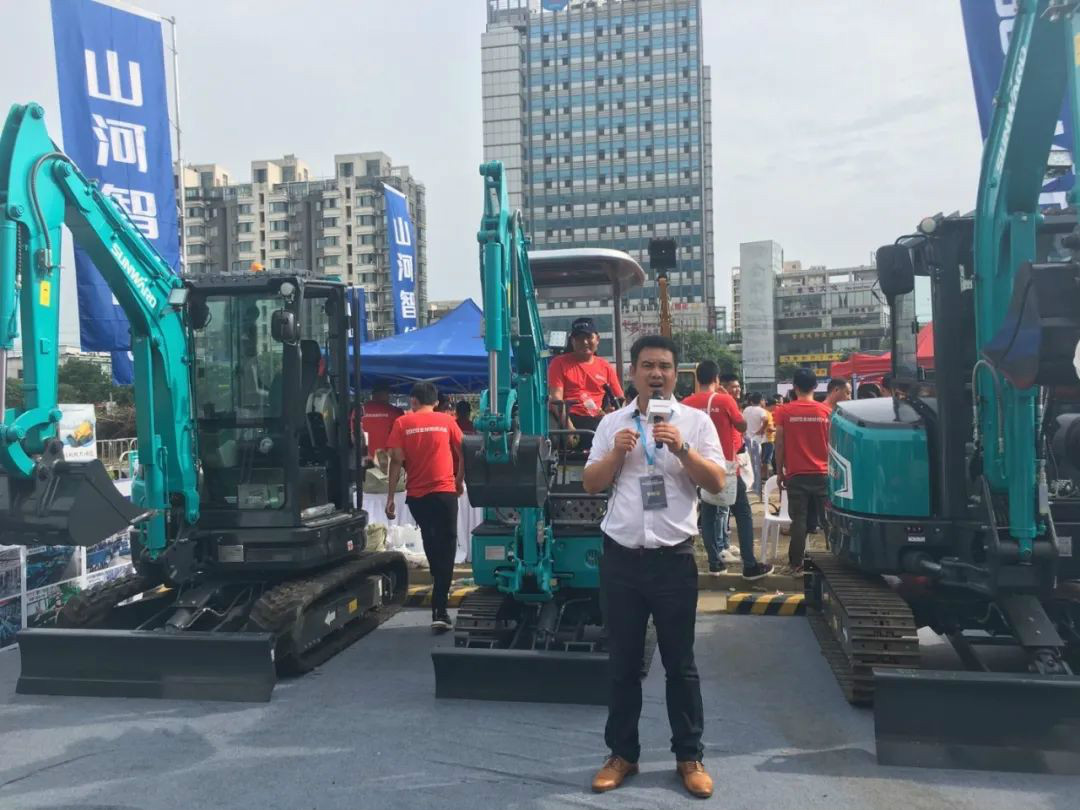 2020全球微挖大会 米兰在线登录-米兰(中国)
智能精品微挖赢得满堂彩