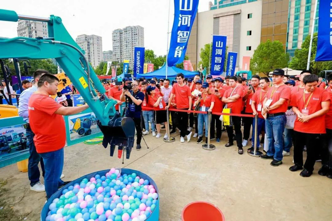 2020全球微挖大会 米兰在线登录-米兰(中国)
智能精品微挖赢得满堂彩