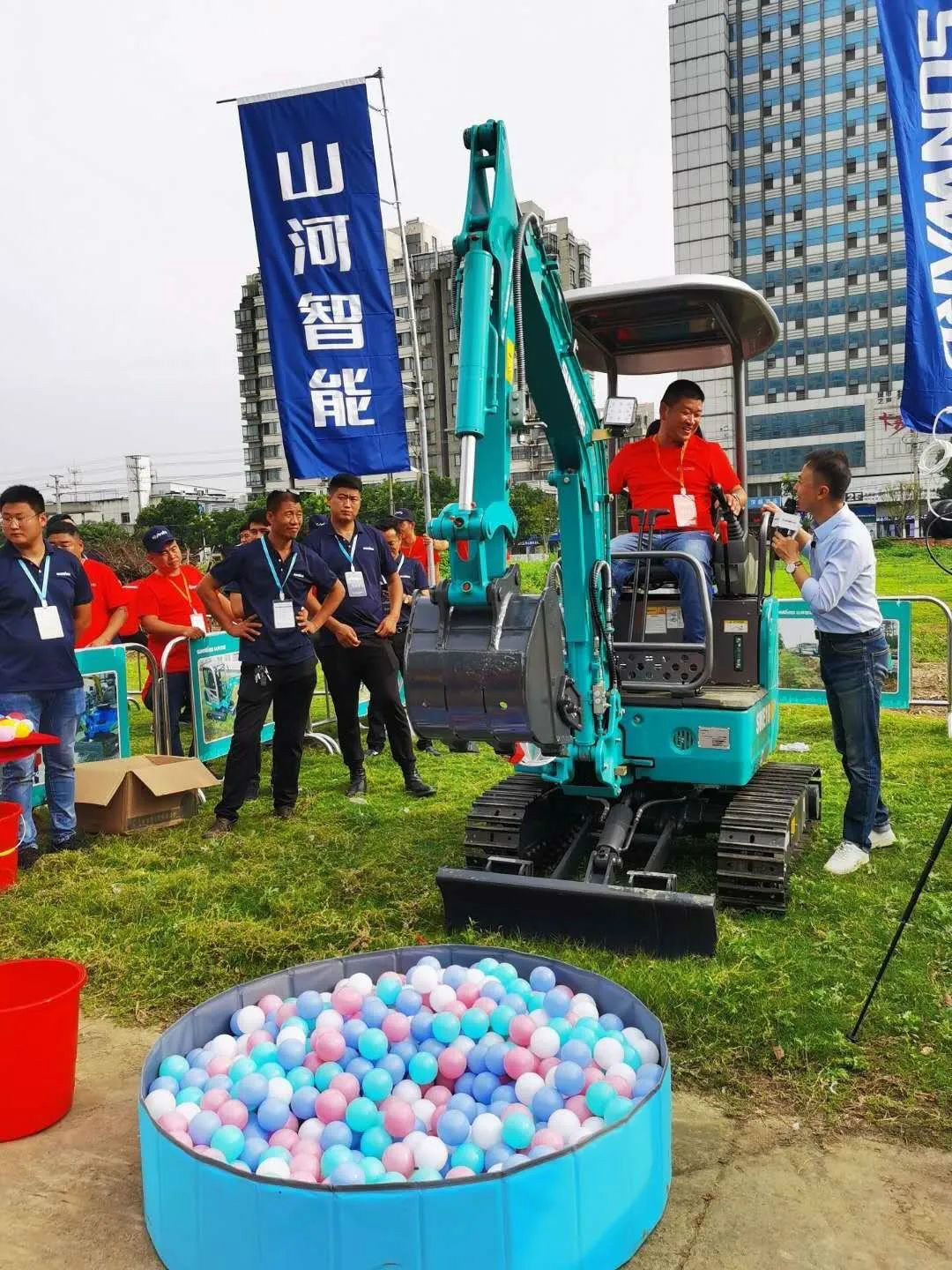 2020全球微挖大会 米兰在线登录-米兰(中国)
智能精品微挖赢得满堂彩