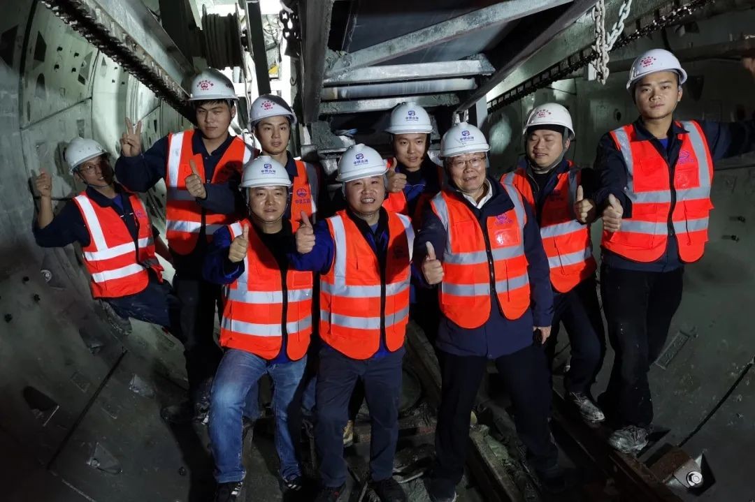 何清华亲临中铁米兰在线登录-米兰(中国)
盾构施工项目指导工作