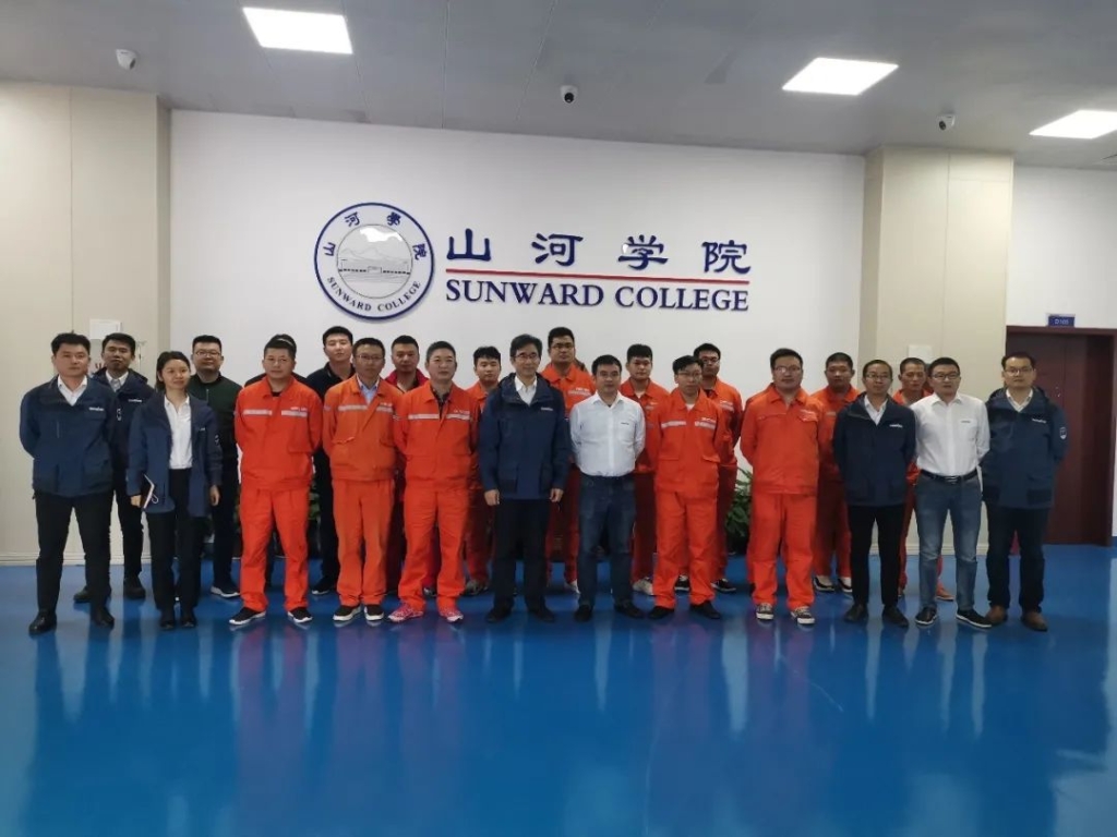 做米兰在线登录-米兰(中国)
的客户，我们宠你！ ——葛洲坝易普力公司项目领导及骨干凿岩产品知识培训