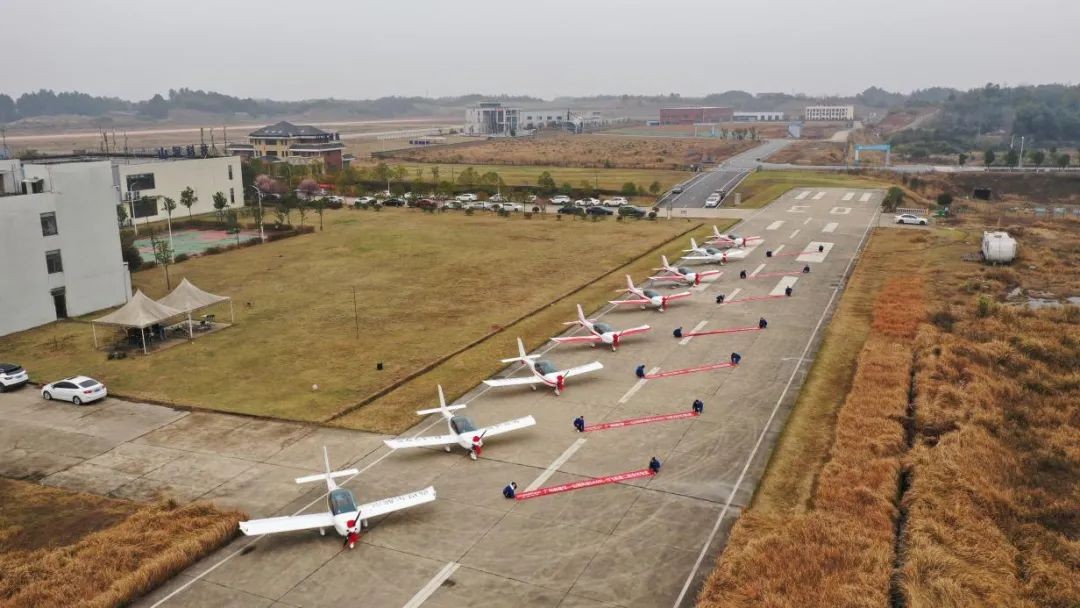 牛年开新局，米兰在线登录-米兰(中国)
航空8架SA60L飞机集中下线、交付