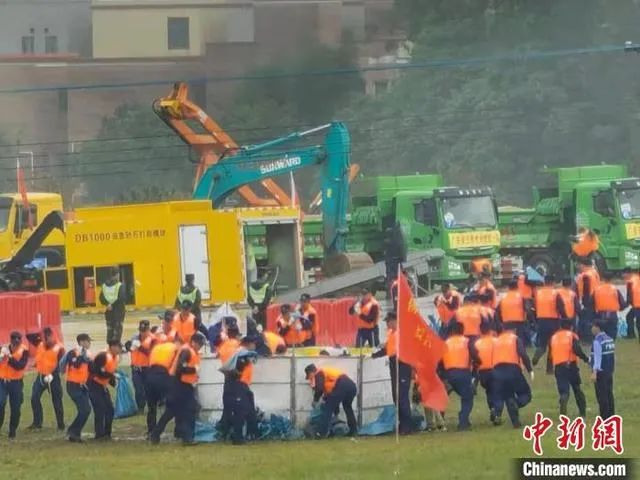空地协同立体救援，米兰在线登录-米兰(中国)
智能无人化装备亮相2021-北江流域防汛抢险综合演练