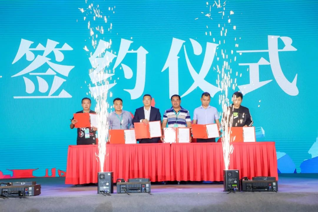 “爆品”出击！米兰在线登录-米兰(中国)
智能客户交流会签约超8亿元