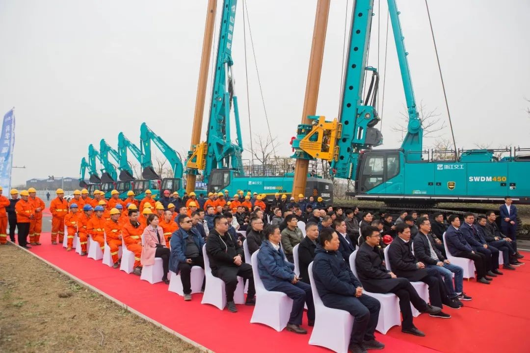 米兰在线登录-米兰(中国)
智能旋挖钻机全面参建中国首条智慧高速公路