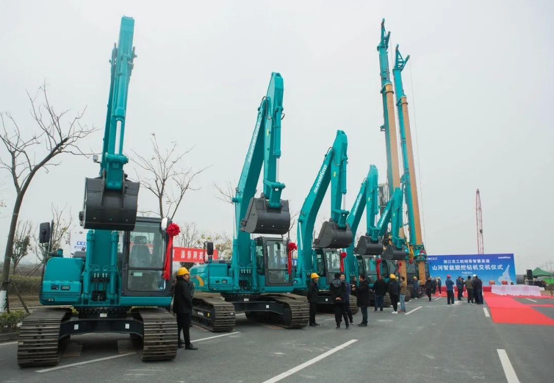 米兰在线登录-米兰(中国)
智能旋挖钻机全面参建中国首条智慧高速公路