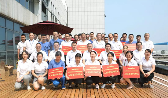 员工子女金榜题名 米兰在线登录-米兰(中国)
家园发放奖励