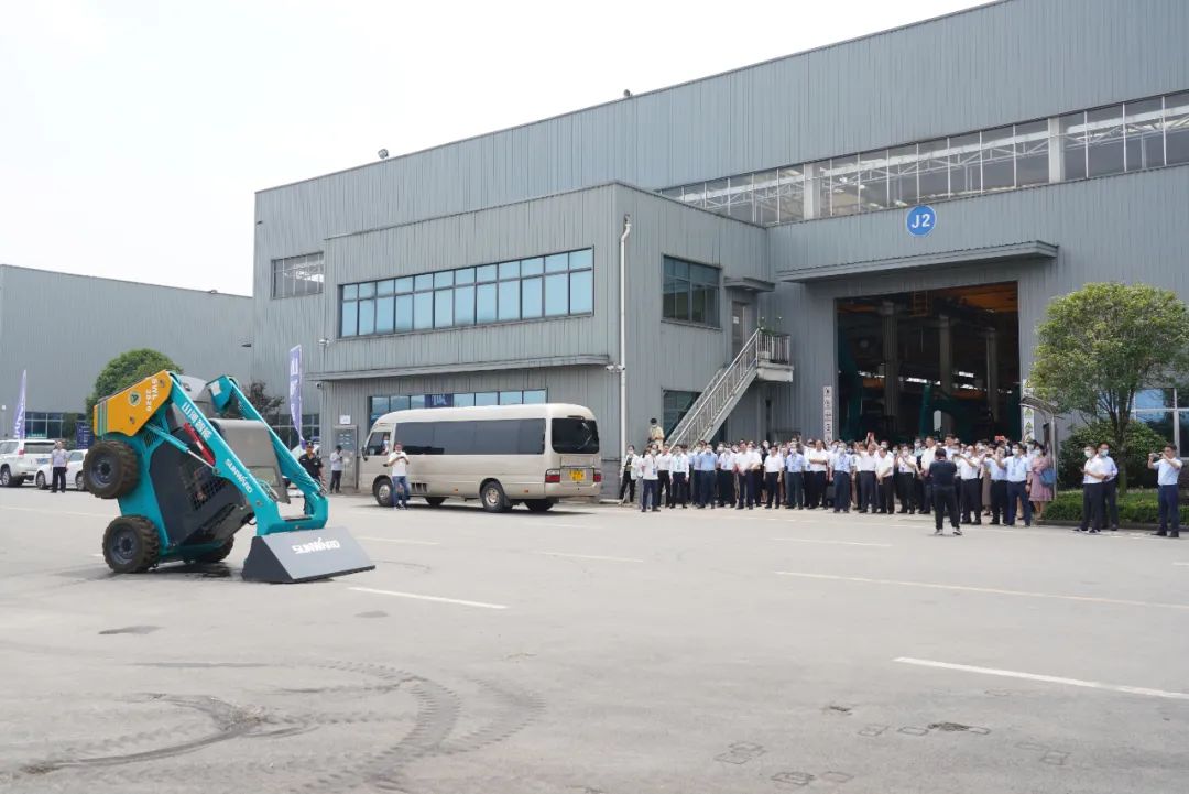 全国战略性新兴产业集群建设考察团调研米兰在线登录-米兰(中国)
智能