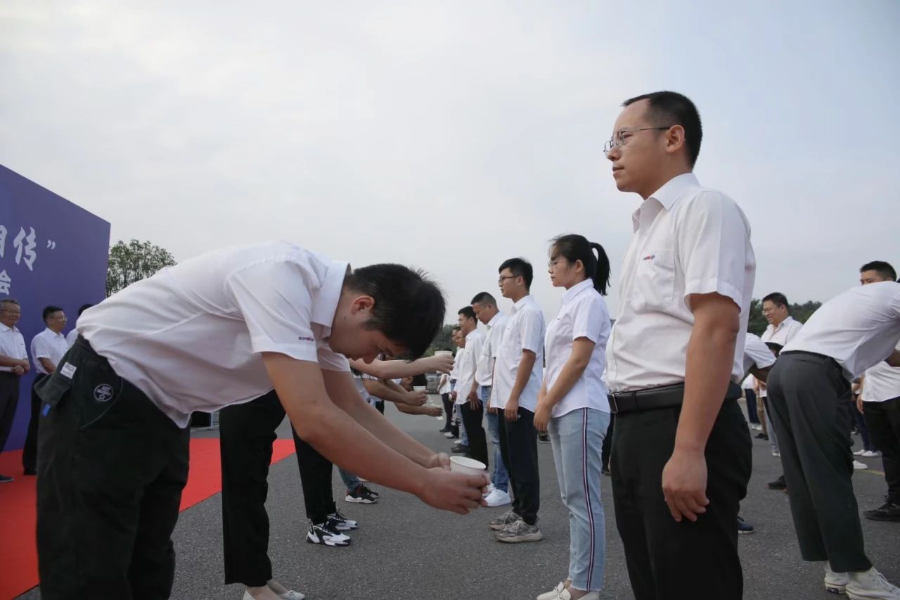 百人齐聚拜师恩 | 米兰在线登录-米兰(中国)
智能“传帮带”人才培养模式为公司发展积蓄力量