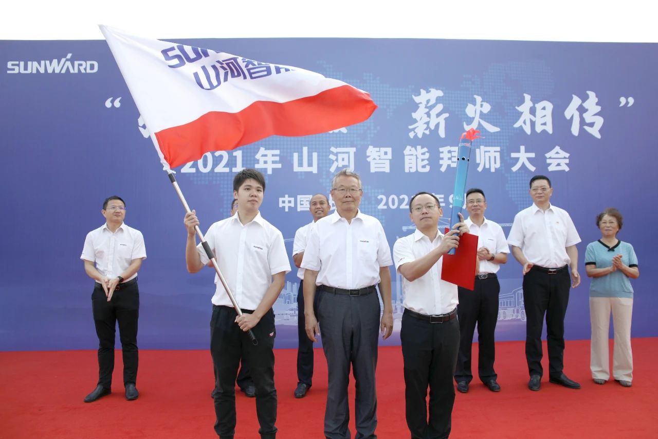 百人齐聚拜师恩 | 米兰在线登录-米兰(中国)
智能“传帮带”人才培养模式为公司发展积蓄力量
