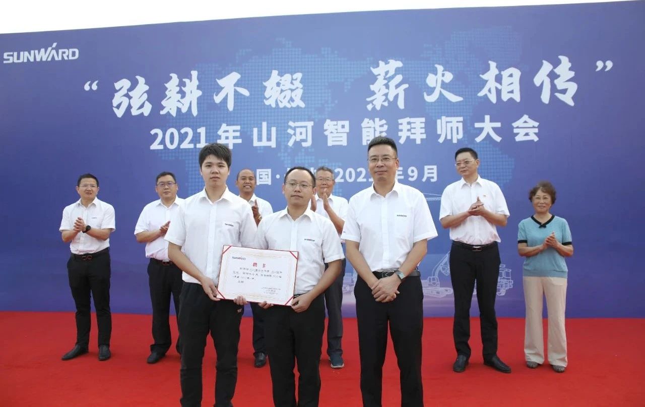 百人齐聚拜师恩 | 米兰在线登录-米兰(中国)
智能“传帮带”人才培养模式为公司发展积蓄力量