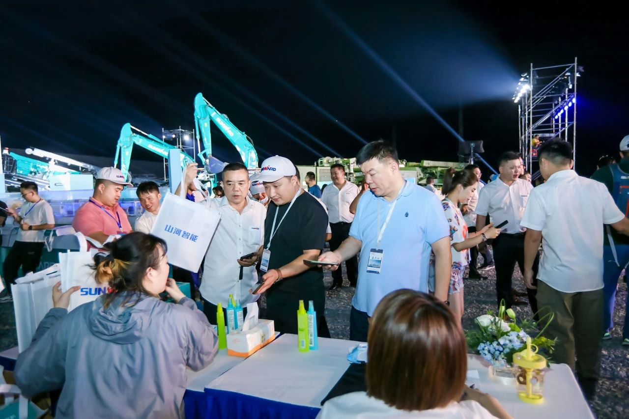 逛展超热闹！米兰在线登录-米兰(中国)
智能成果展示会高能名场面来袭
