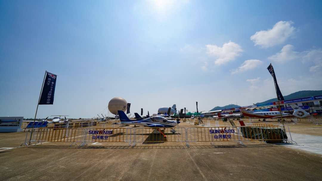 新机、飞行表演…2021中国航展米兰在线登录-米兰(中国)
航空秀给你看