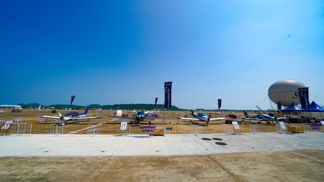 新机、飞行表演…2021中国航展米兰在线登录-米兰(中国)
航空秀给你看