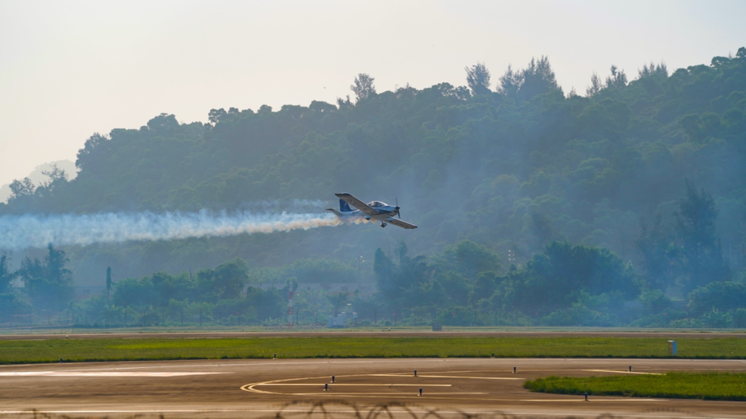 新机、飞行表演…2021中国航展米兰在线登录-米兰(中国)
航空秀给你看
