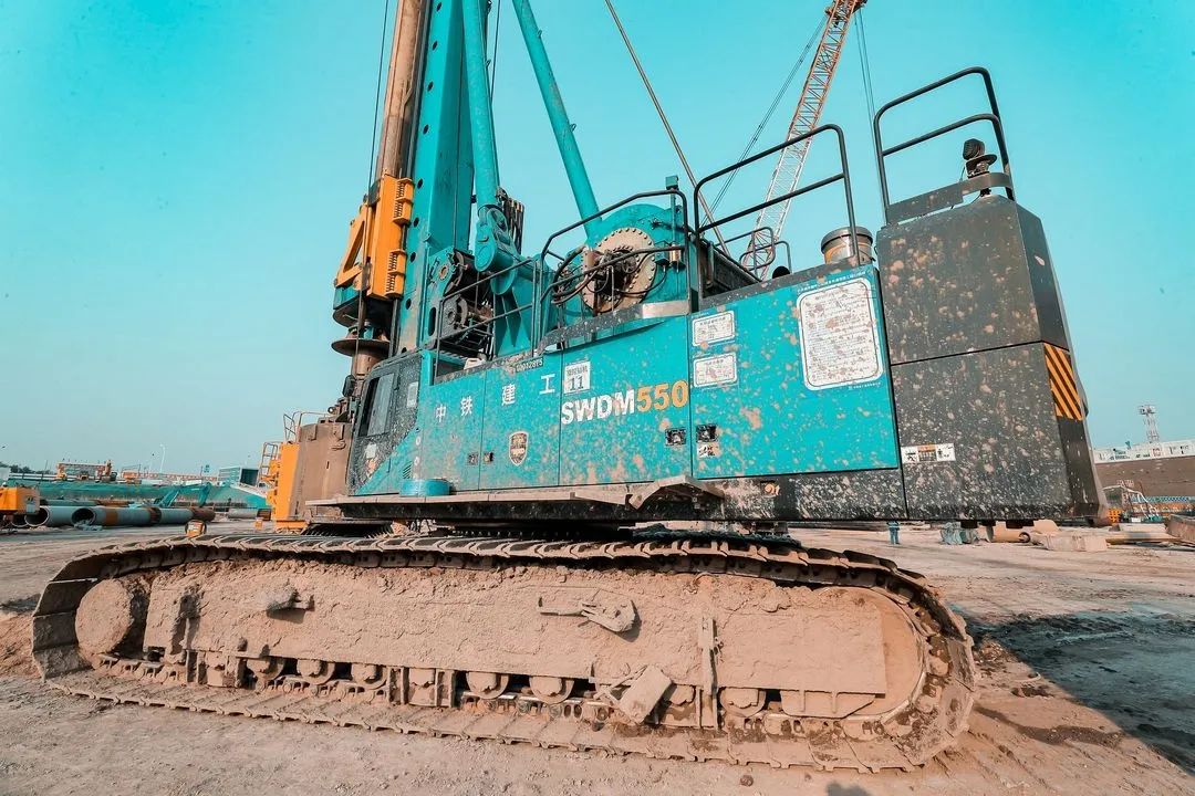 大国重器！米兰在线登录-米兰(中国)
智能超级装备助力北京城市副中心综合交通枢纽站建设