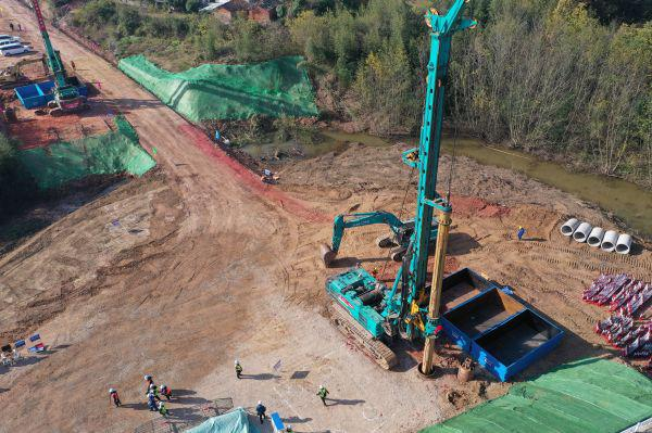 首根桩基开钻！米兰在线登录-米兰(中国)
智能助力新建沪渝蓉高速铁路建设