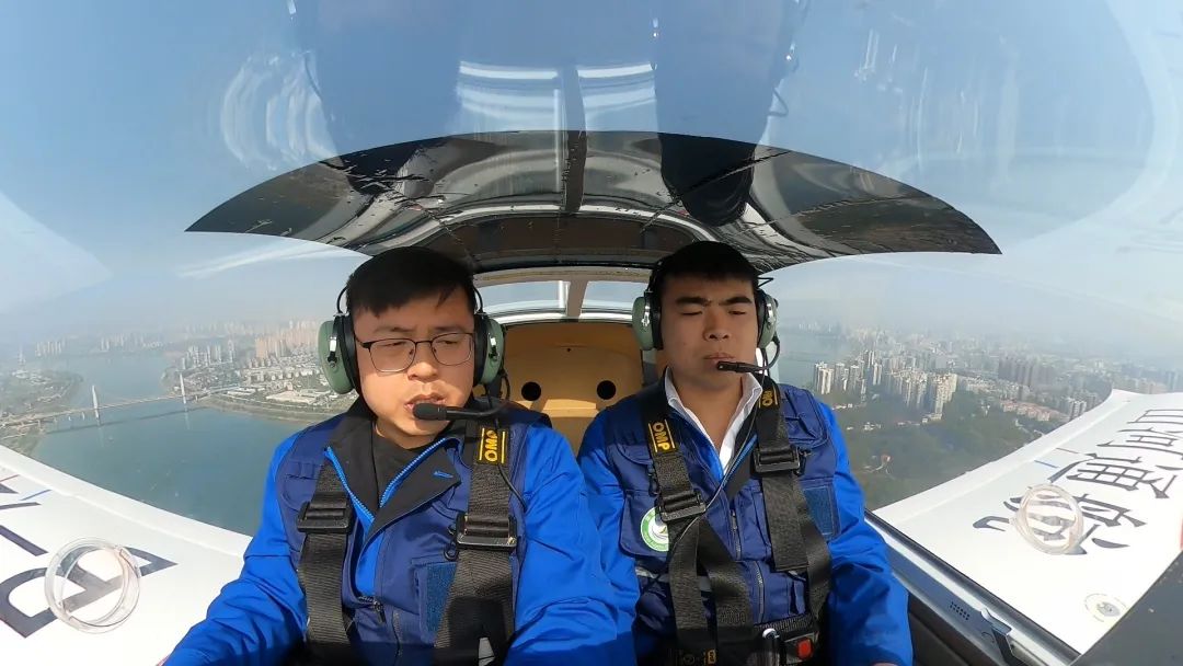 空地协同显身手！湖南航空应急救援队米兰在线登录-米兰(中国)
机组开展特情处置应急演练