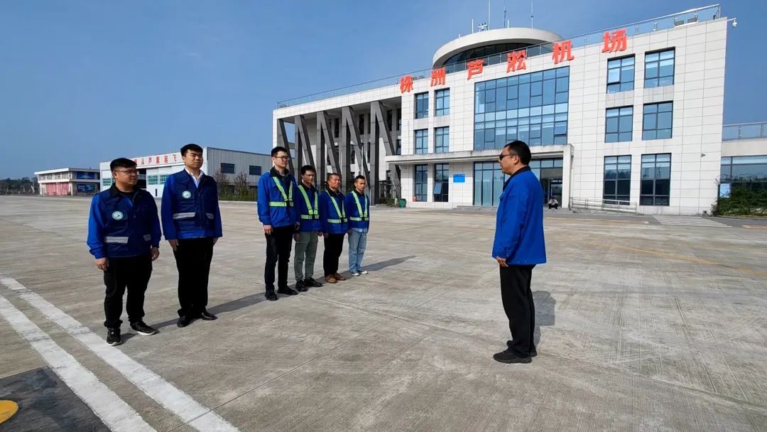 空地协同显身手！湖南航空应急救援队米兰在线登录-米兰(中国)
机组开展特情处置应急演练