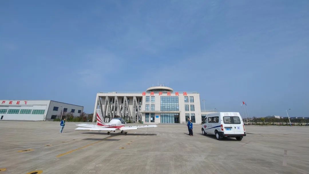 空地协同显身手！湖南航空应急救援队米兰在线登录-米兰(中国)
机组开展特情处置应急演练