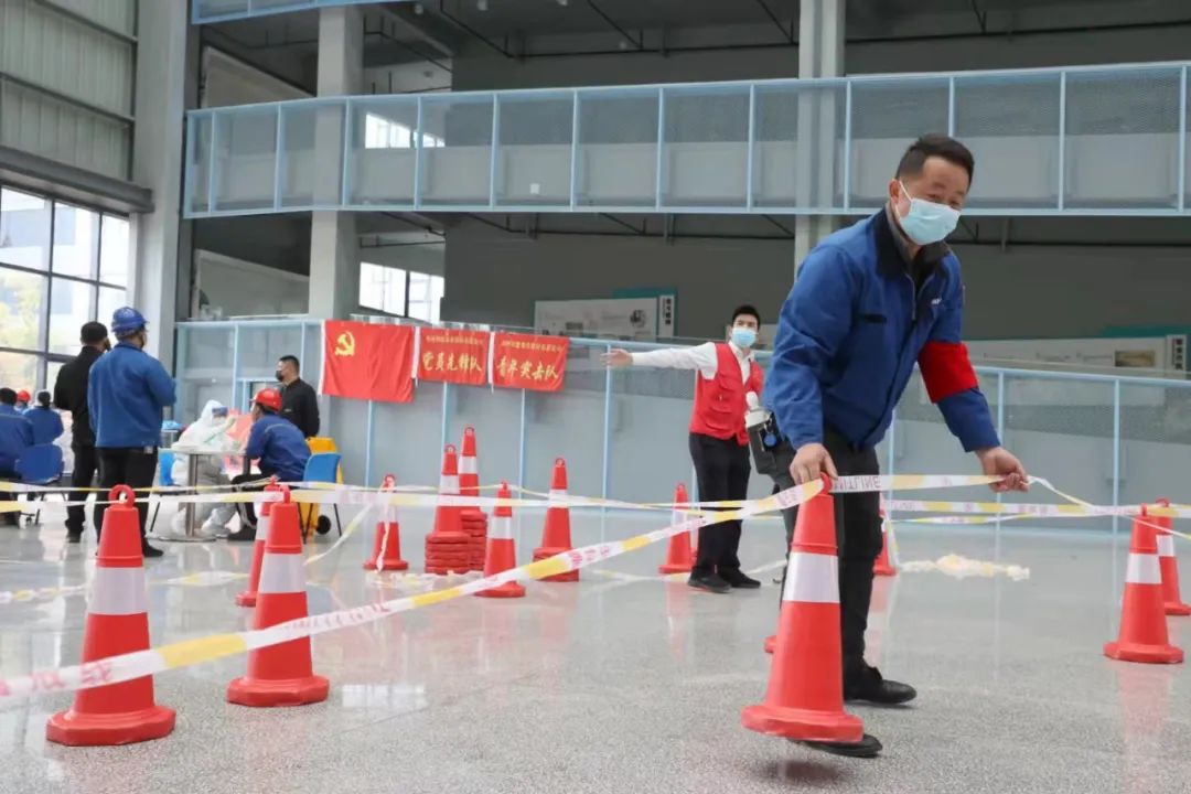 抗击疫情！米兰在线登录-米兰(中国)
人在行动