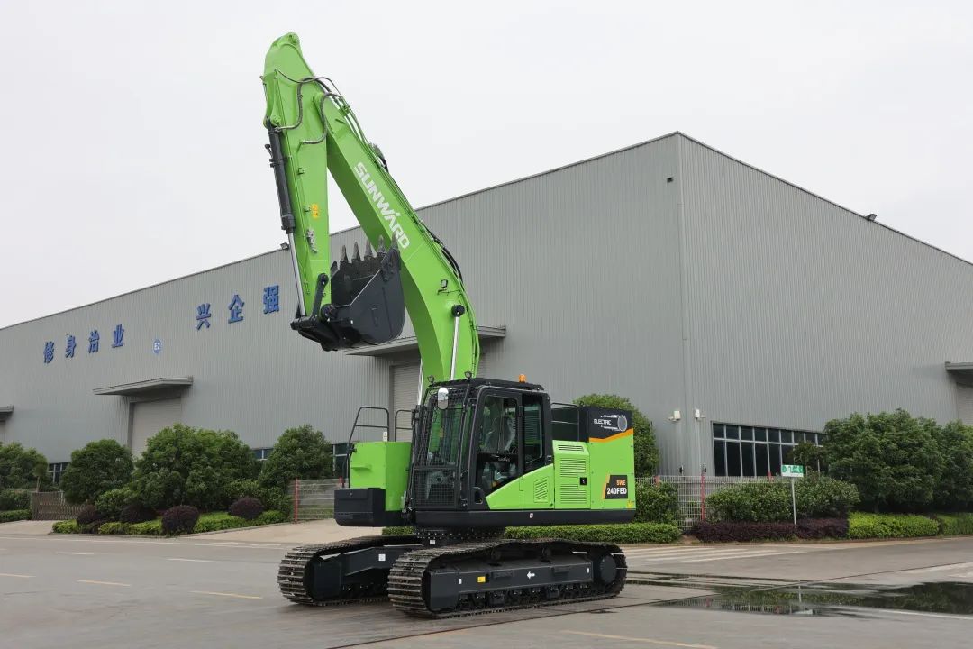 征战川藏铁路！米兰在线登录-米兰(中国)
智能新一代电动挖掘机成功交付